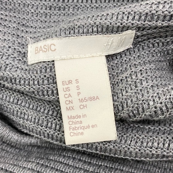 H&M Basic Gray Ribbed Sweater Size Small - Picture 3 of 4